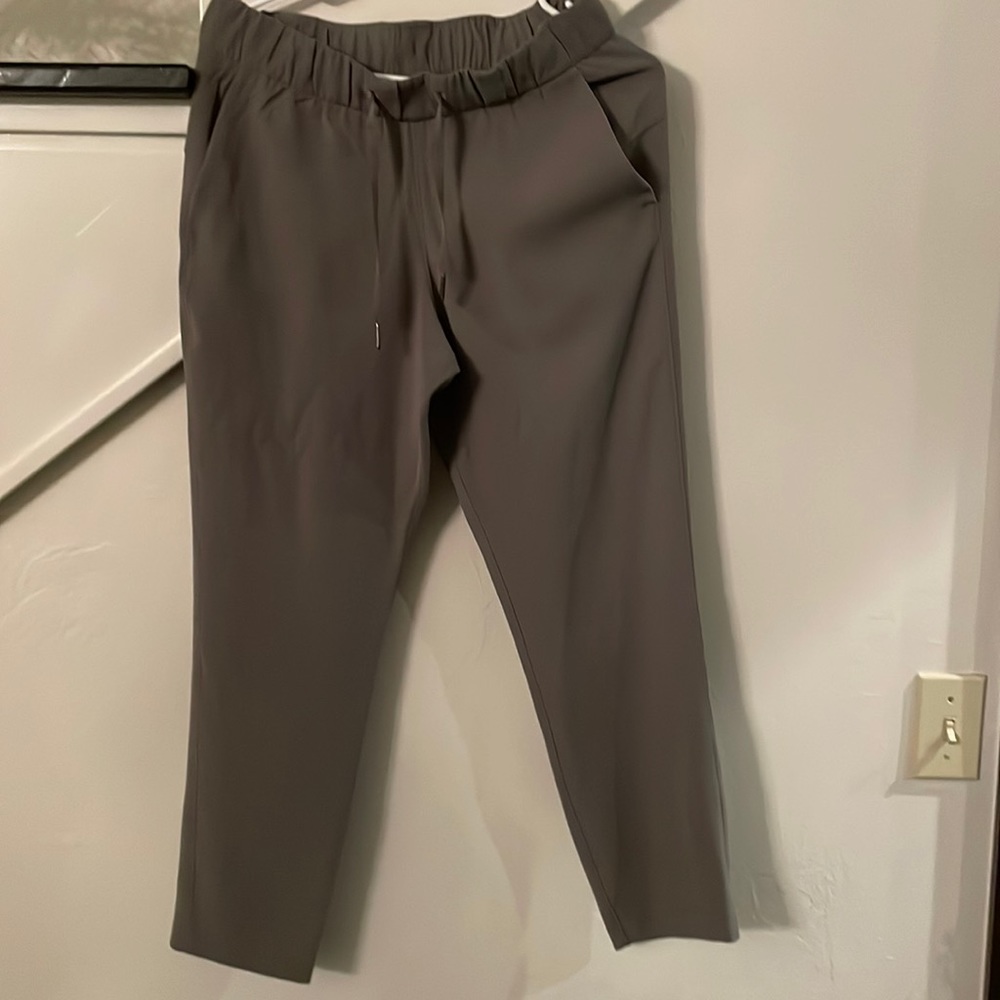 Lululemon size 6 woman’s trousers. Olive green. Size 6.
